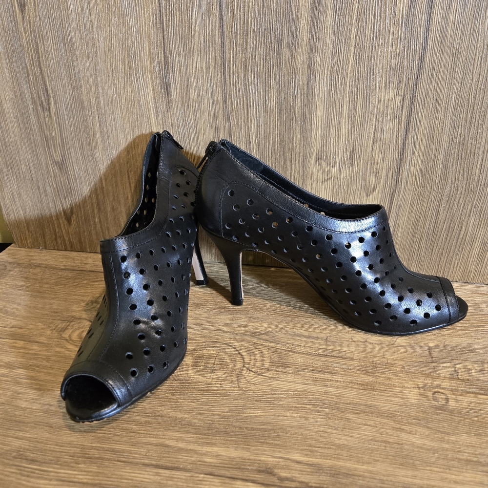 VANELi Womens Shoes Sz 9 Peep Toe Black Heels Leather Booties Zip Back